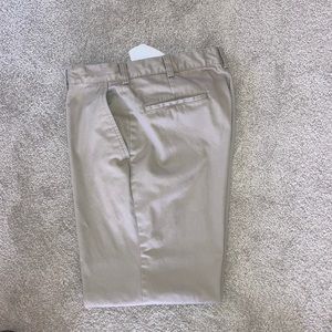 Jos. A. Bank. W34. L30. Khakis. 100% cotton.